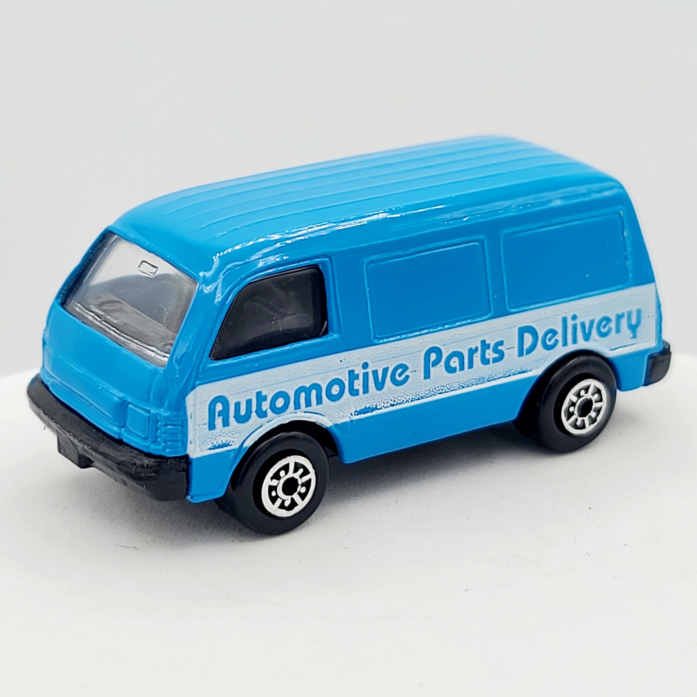 Maisto Ford Econovan "Automotive Parts Delivery" (Speed Wheels / Road & Track)